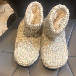 Women's Bombas Gripper Slipper Bootie (Sherpa-Lined)size small